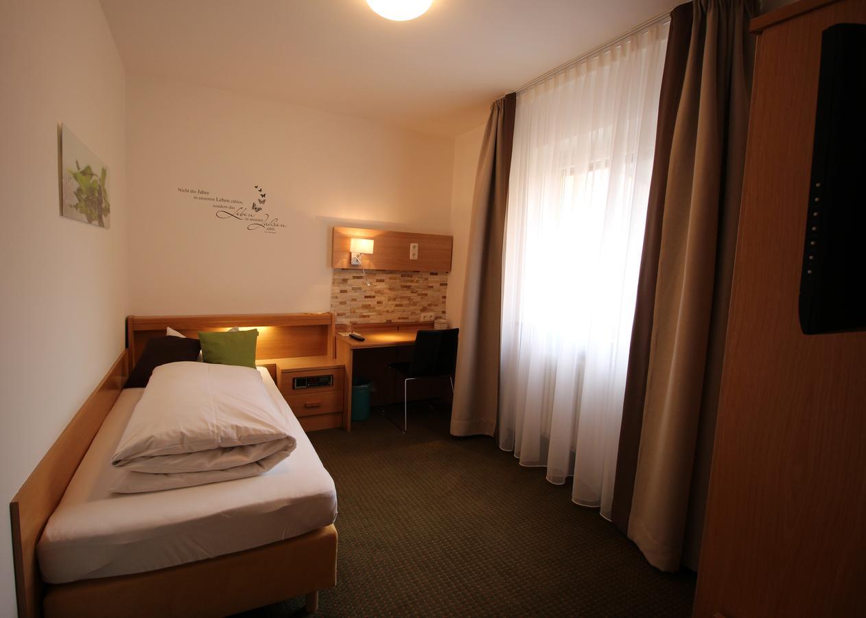 Hotel Vitis Эрдинг Экстерьер фото
